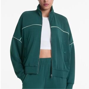 Brand New OYSHO Piping jacket with soft-touch modal and buttons / Size M